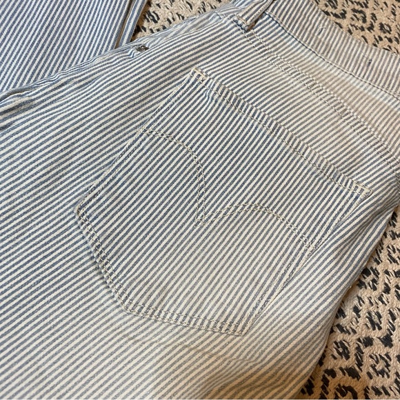 Levi’s Striped High-Waisted Jeans - Picture 2 of 6